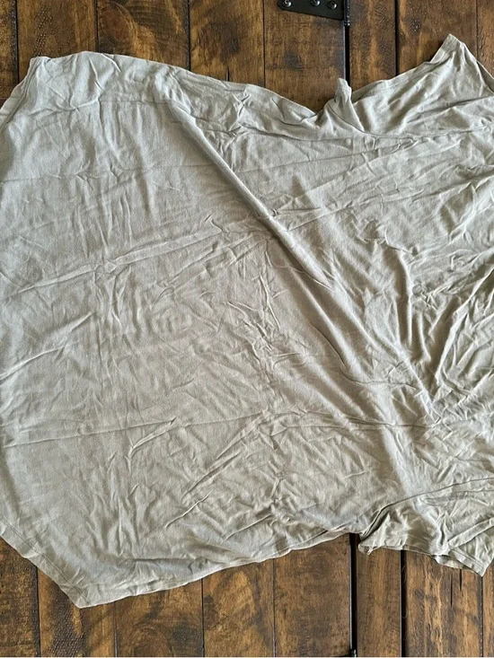 American Eagle Outfitters V-Neck Tee - Light Army Green - Picture 3 of 3